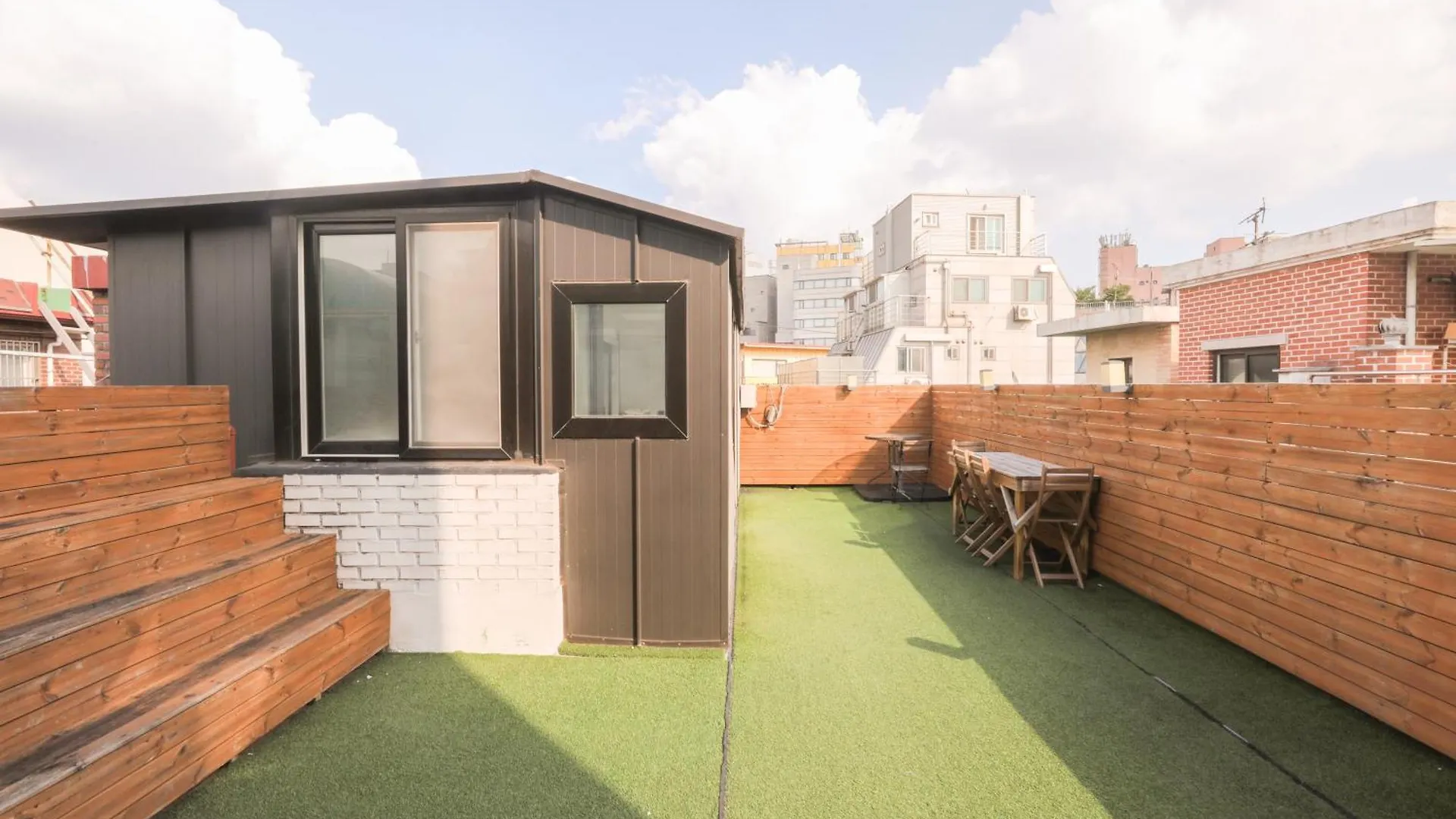 Hongik Univ Station Greenery Terrace House Soul