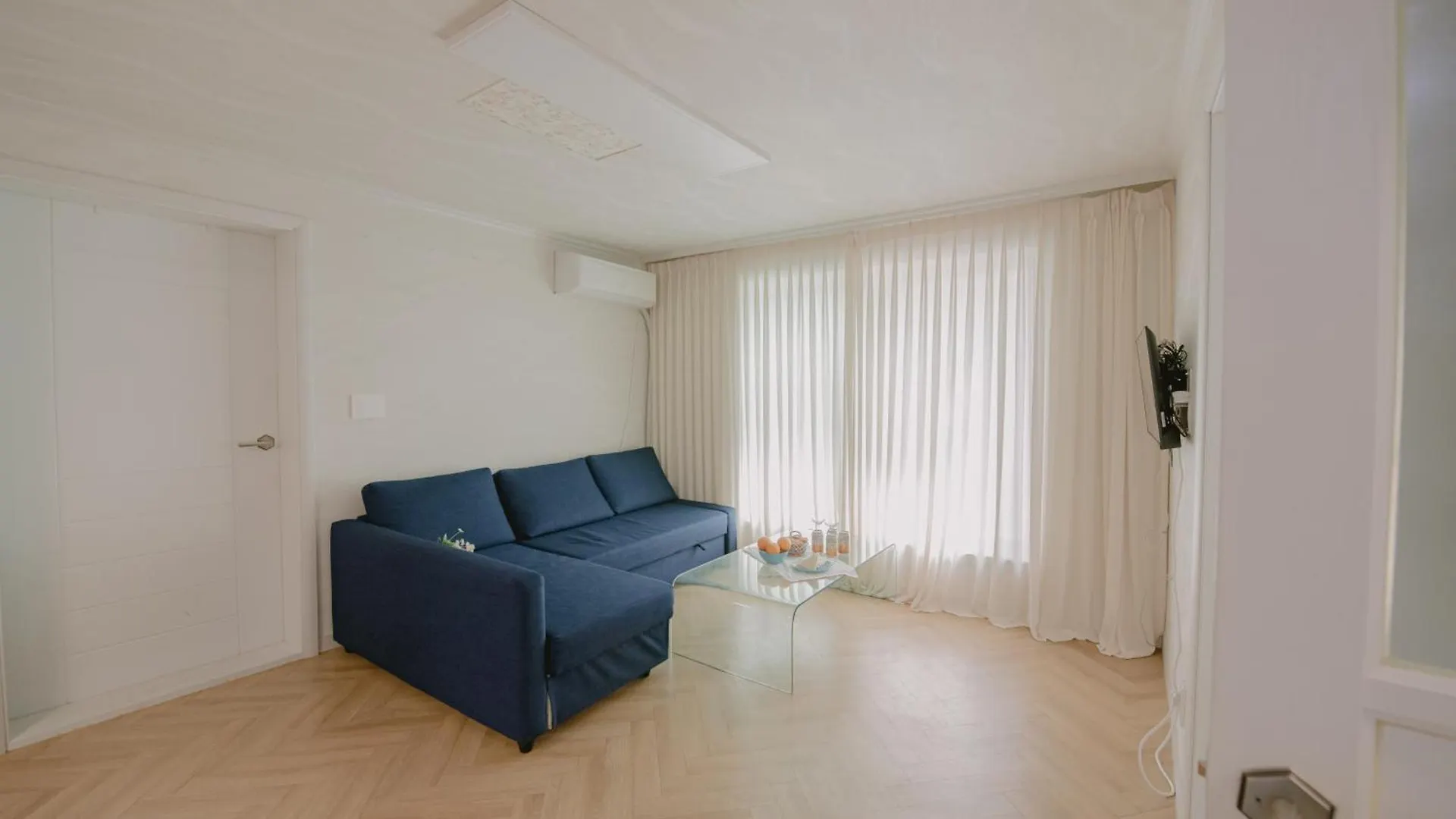 Hongik Univ Station Greenery Terrace House Soul